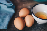 鸡蛋保质期(鸡蛋保质期到底是多久？影响保质期的因素有哪些？)